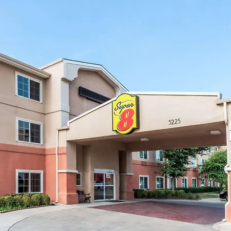 Super 8 By Wyndham Fort Worth North