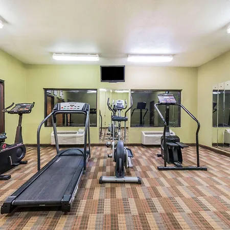 Super 8 By Wyndham Fort Worth North