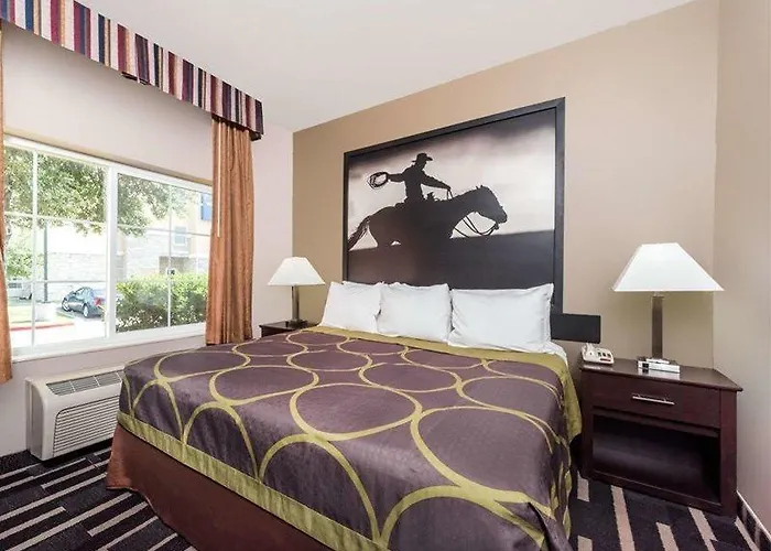 Super 8 By Wyndham Worth North