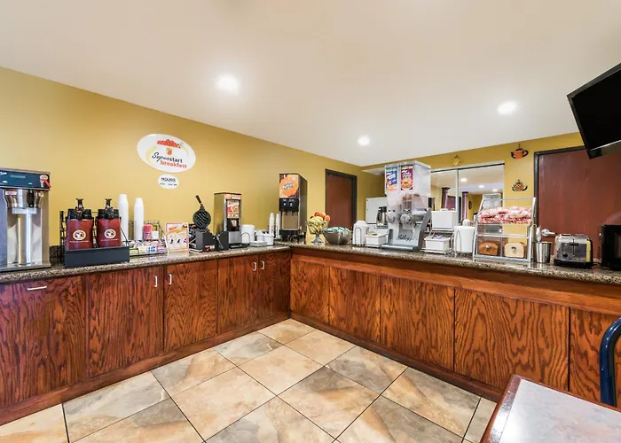 Super 8 By Wyndham Worth North Hotel