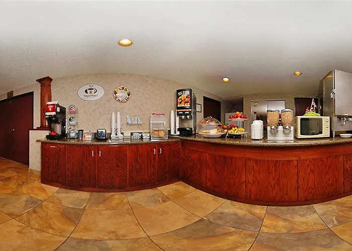 Super 8 By Wyndham Worth North Hotel 2*