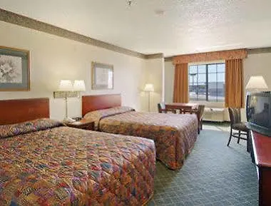 Super 8 By Wyndham Worth North Hotel 2*